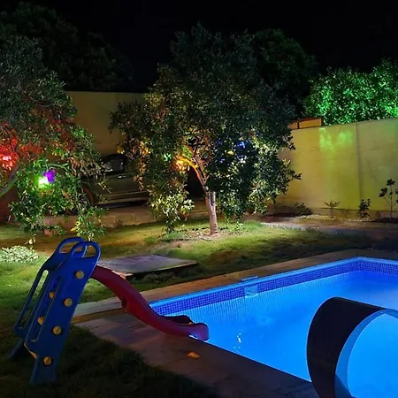 With Pool Jacuzzi And Backyard In Inlice * 페티예