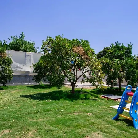 With Pool Jacuzzi And Backyard In Inlice 빌라 페티예